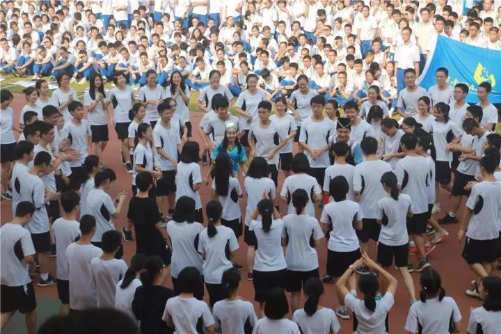 华附国际部学生参加运动会