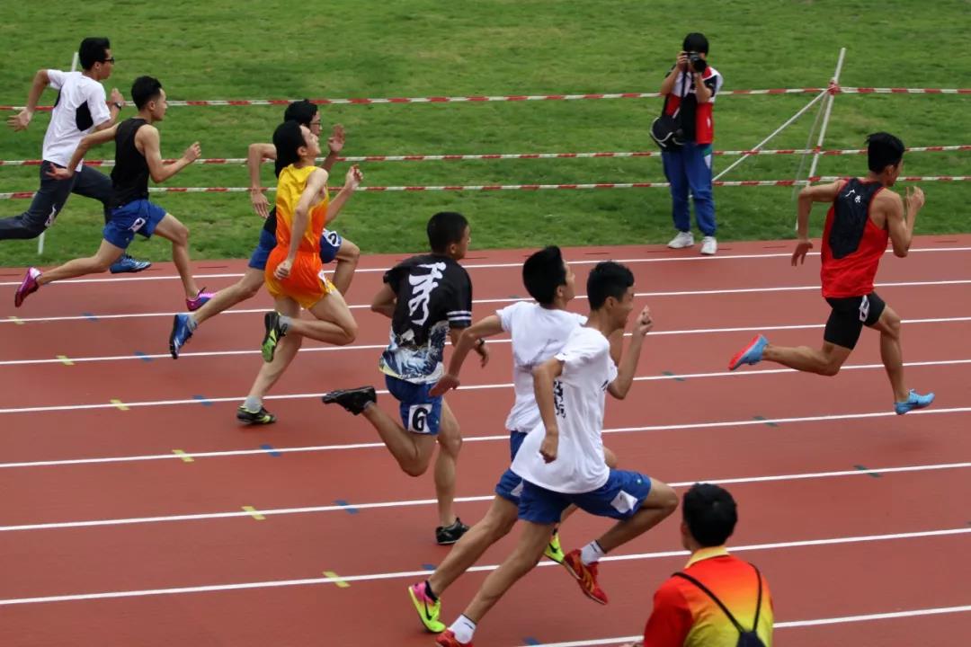 华附国际部学生参加运动会